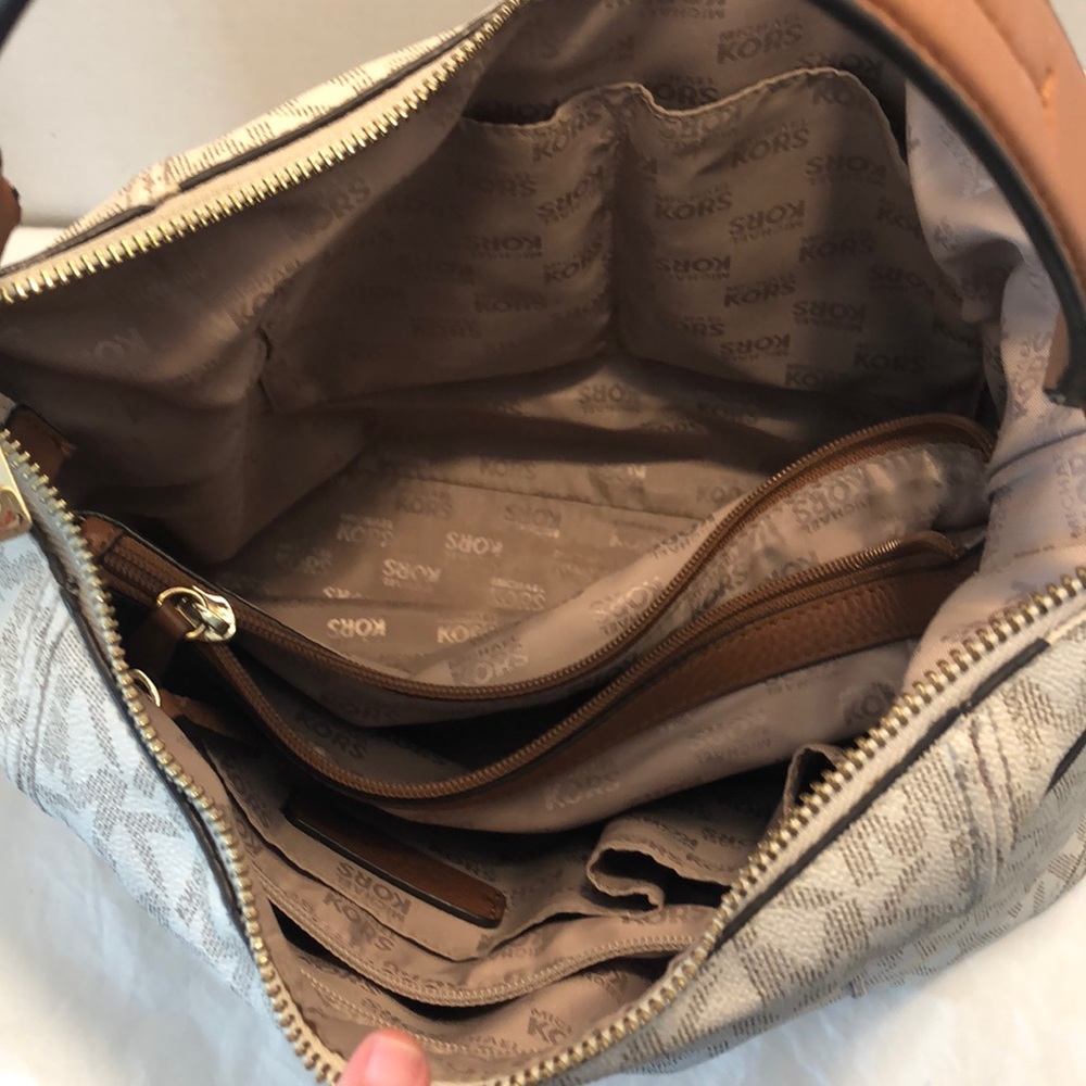 🚫SOLD on Ⓜ️ercari🚫Authentic Michael Kors Purse - Picture 4 of 16